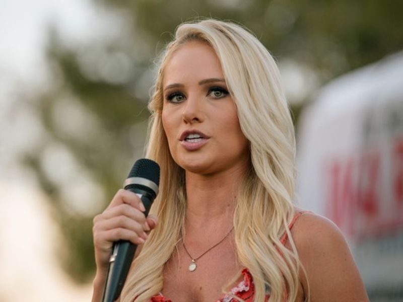 Tomi Lahren with poolside waves