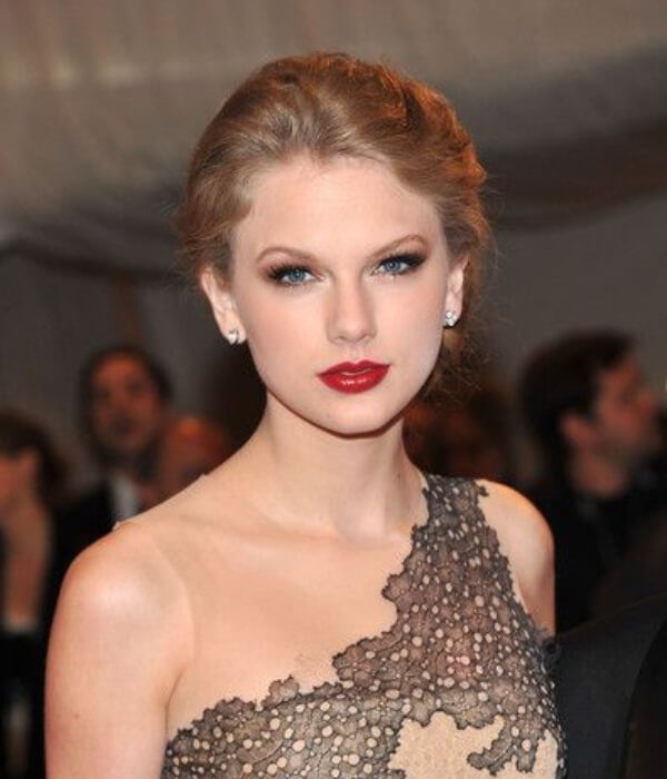 Taylor Swift at Costume Institute Gala 2011