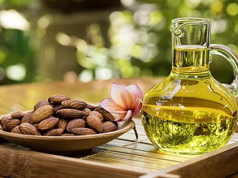 Almond oil can improve hair smoothness and strength