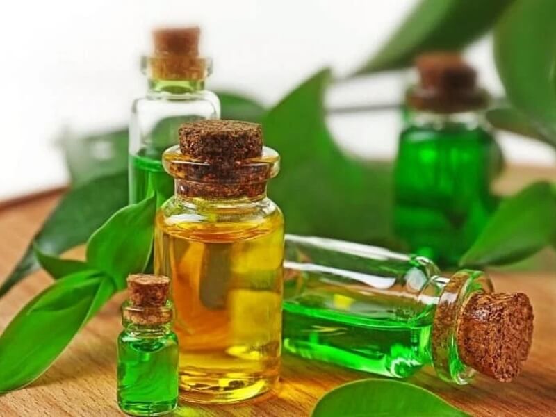 Tea tree oil keeps your extensions clean and fresh