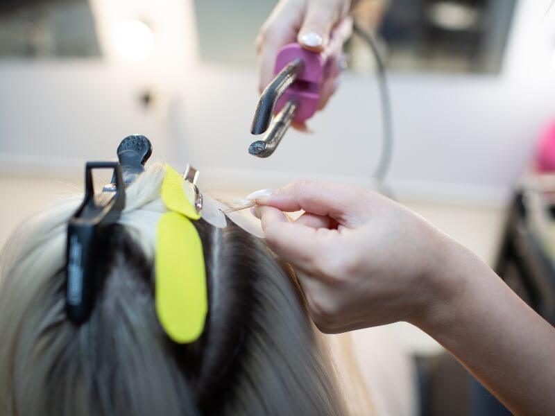 Place the flat tip extensions below the dics
