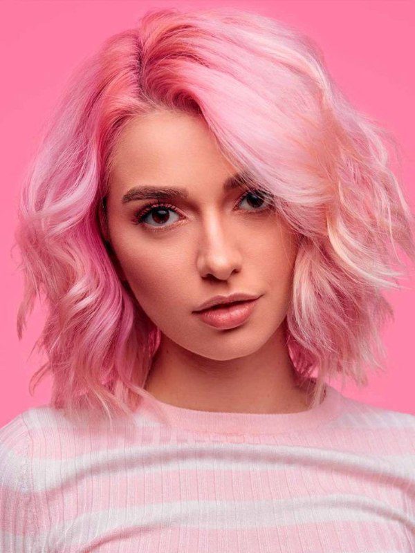 A chic, short cut with a gentle mix of pastel pink and red hues