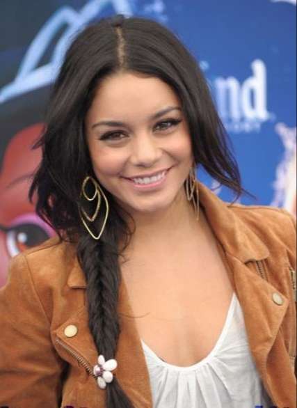 Beautiful braids on the side for girls