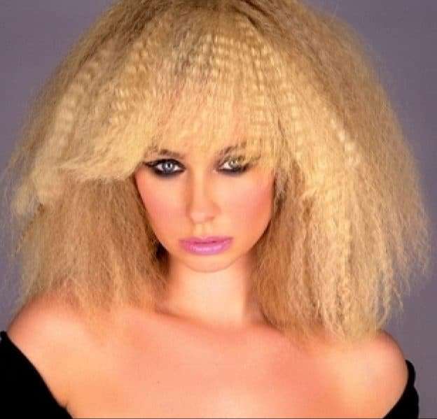 Crimped hair with front bangs