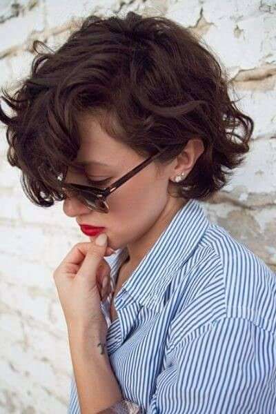 Loose wavy bob with side swept bangs