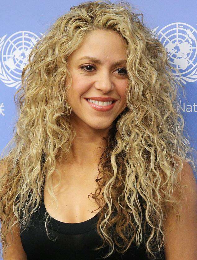 Shakira Long blonde curly hair