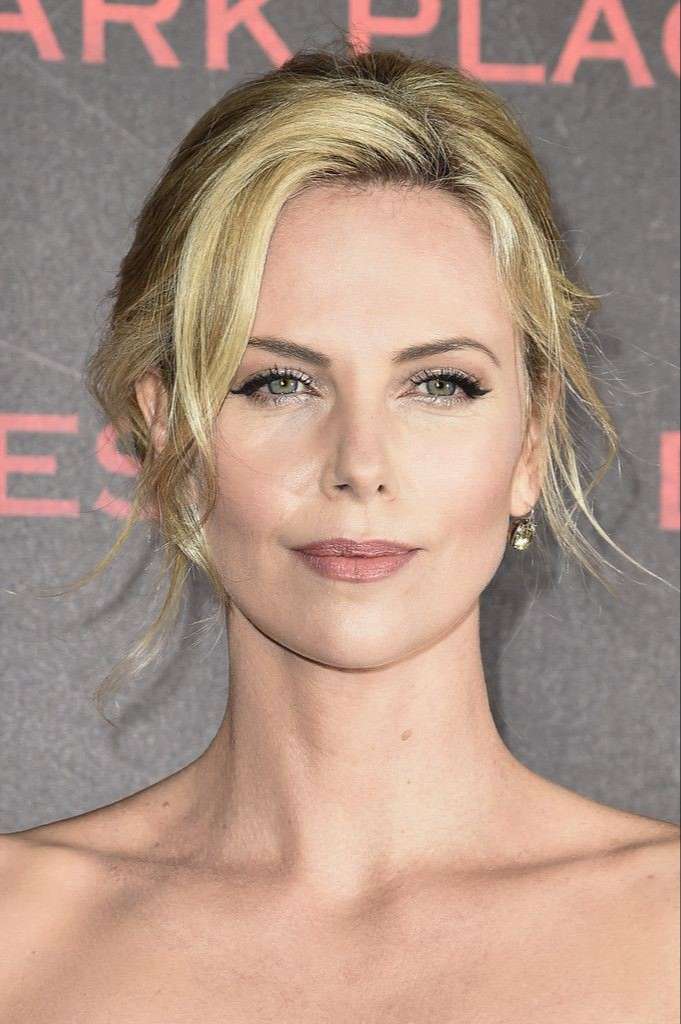 What does Charlize Theron look like in blonde hair 2