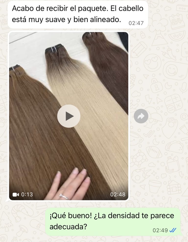A partner's chat in Spanish: the package arrived, the hair is very soft and well aligned; the density is right and her clients ask for more.